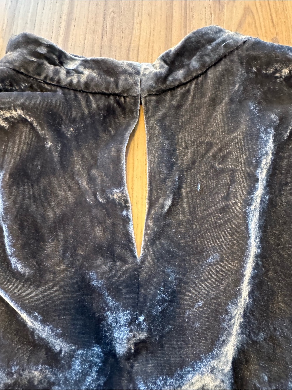 Madewell Velvet Shirt Women’s Medium Dark Grey/Brown V Neck Cutout - Picture 3 of 8
